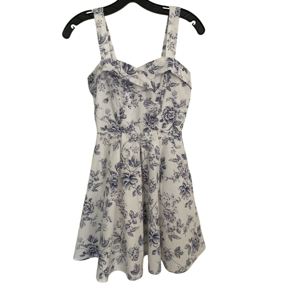 Blue & White Floral Print Sundress With Sweetheart Neckline & A-Line Silhouette
